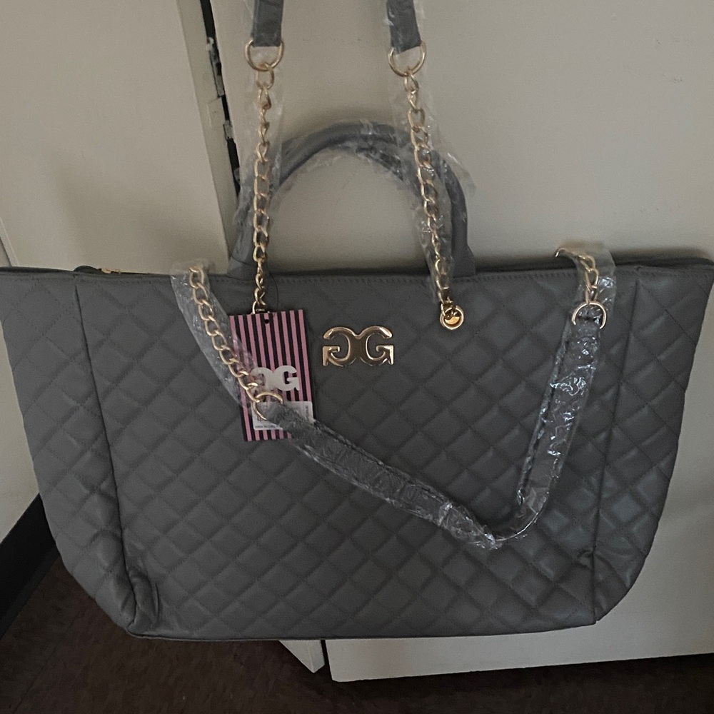 Chic Gray Quilted Tote Bag with Gold Accents - Picture 4 of 6